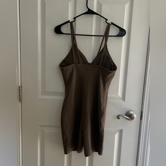 Alo Yoga Alosoft Suns Out Onesie Olive Tree - Picture 5 of 9